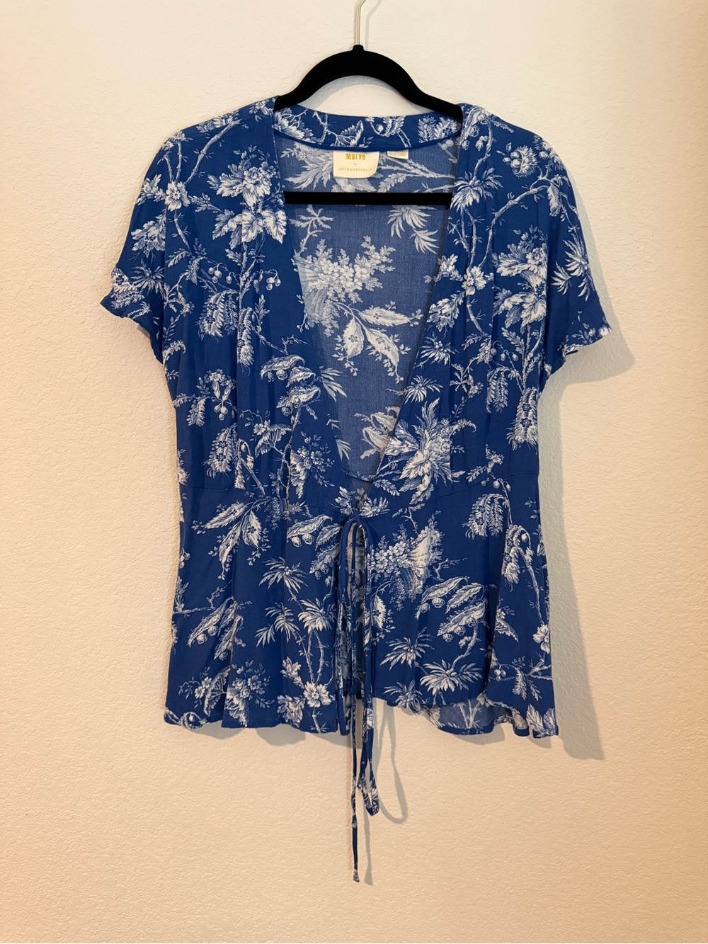 Maeve by Anthropologie | Blue White Floral Tie-Front V-Neck Blouse